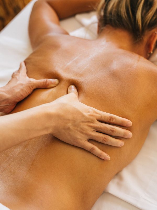 massage-relaxant-californien-ayurvédique-institut-beauté-porticcio-corse-ilotdebeaute